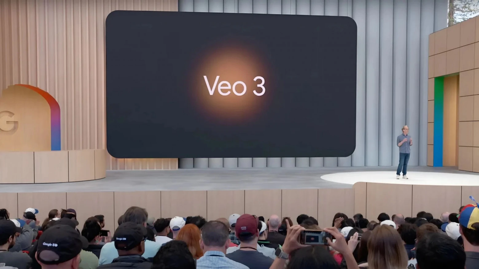 Фото з офіційної презентації Гугл Вео 3 на Google I/O.