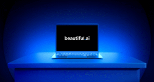 На столі стоїть ноутбук і на цьому ноутбуці відкритий додаток бютіфул аі